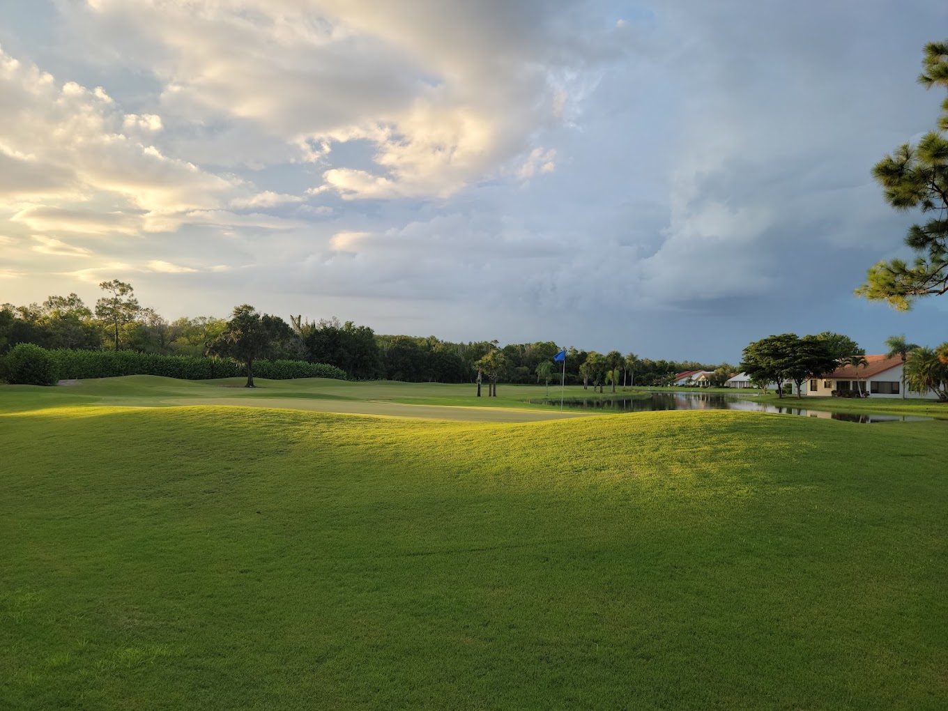 Cross Creek Golf & Country Club